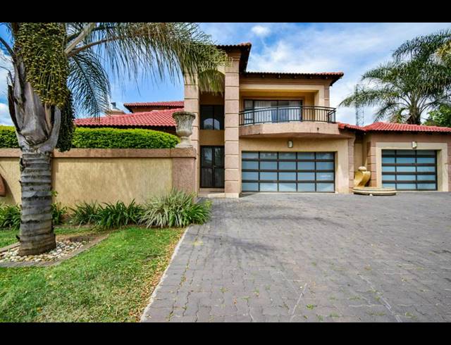 4 BEDROOM HOUSE FOR SALE IN ZAMBEZI COUNTRY ESTATE